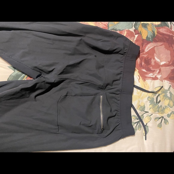 NEW MENS LULEMON JOGGER PANTS SIZE LARGE BLACK - Picture 3 of 4